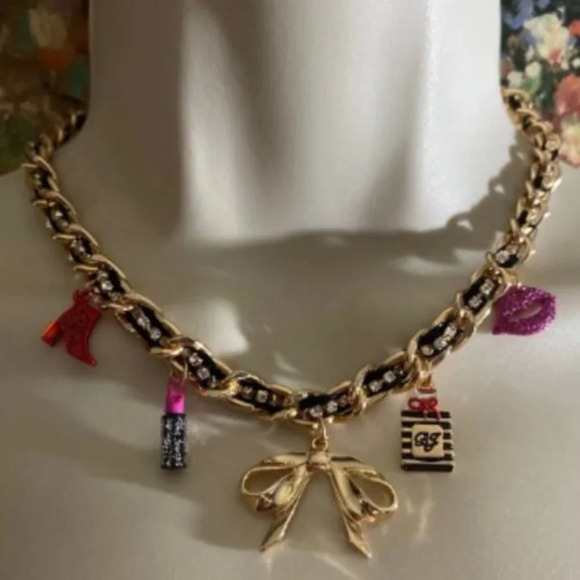 NWT Betsey Johnson Charm Neckace - Picture 3 of 3